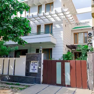 Guest house Ahuja Residency Cyber I